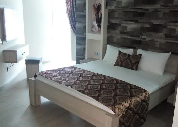 Отель Rey Manes